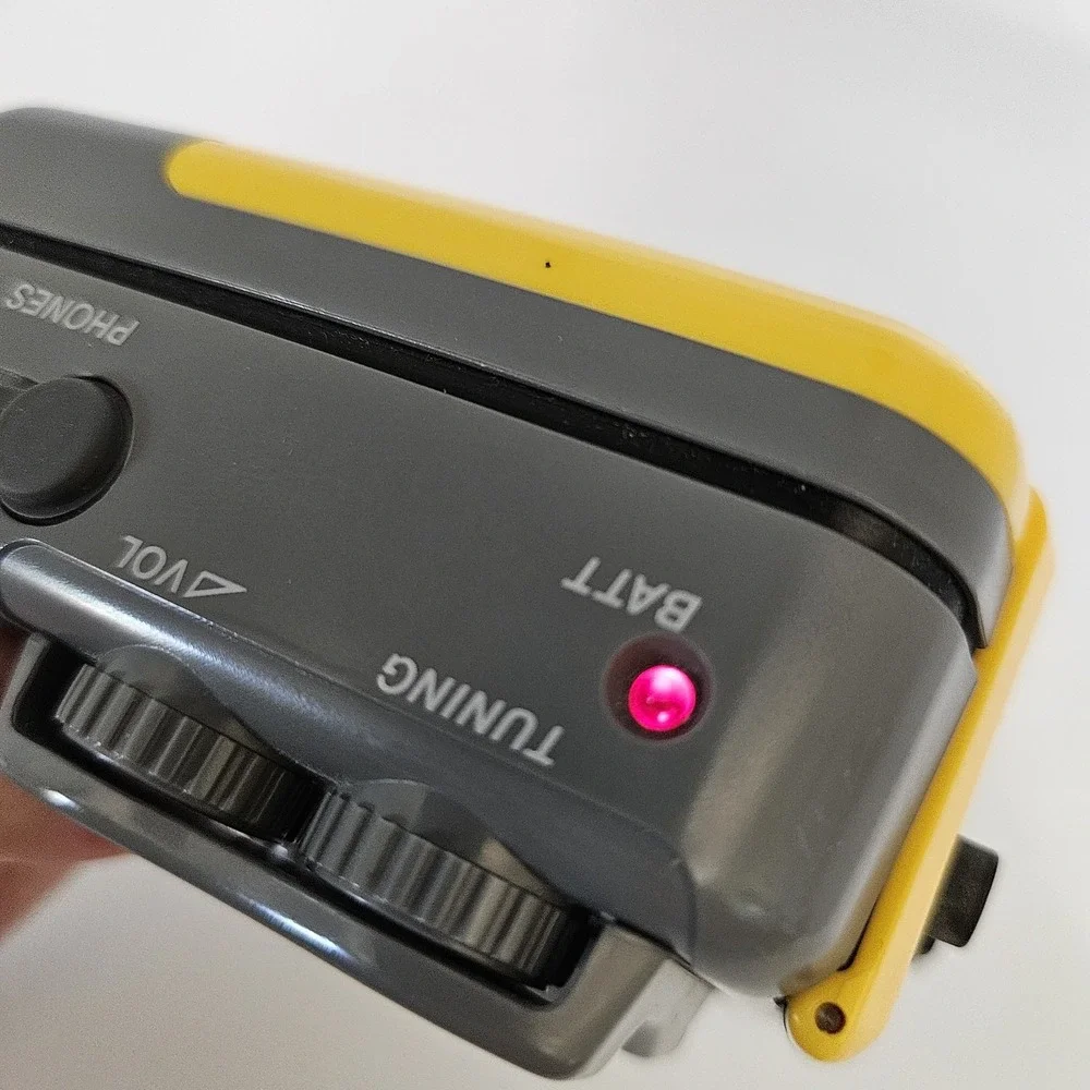 Sony Walkman WM-SXF10 Sports Radio Cassette Player AM/FM Stereo Yellow - Works!